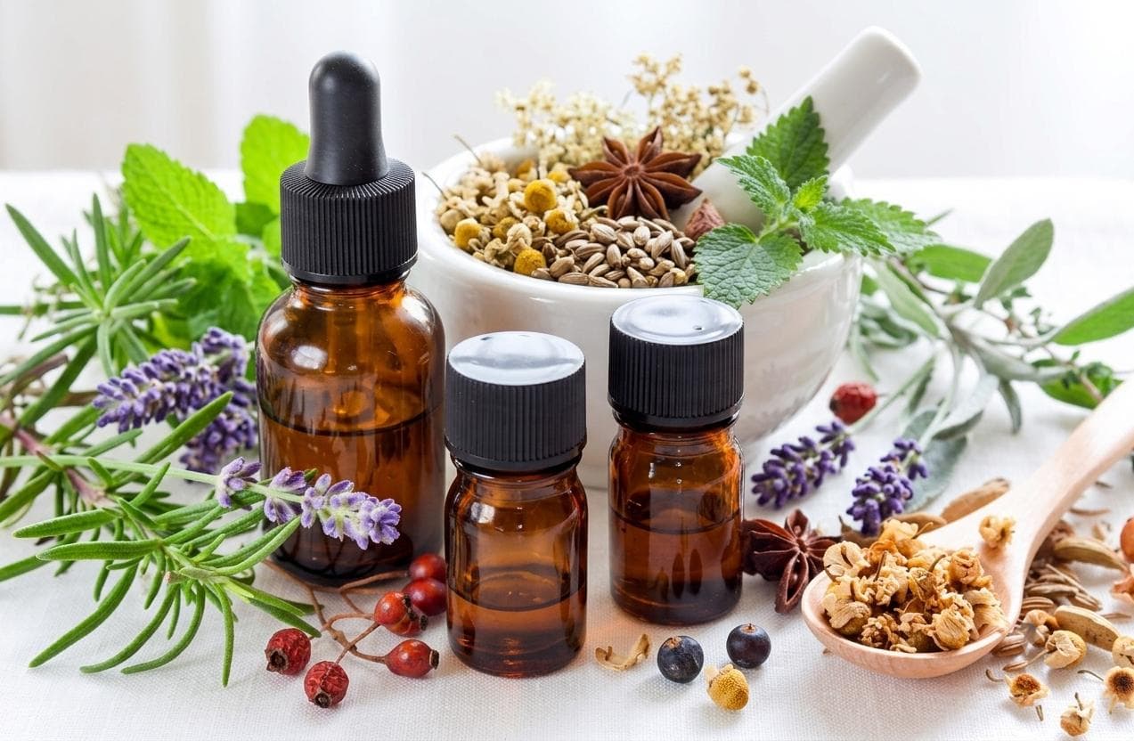 Huiles essentielles, plantes médicinales et fleurs séchées utilisées au cabinet